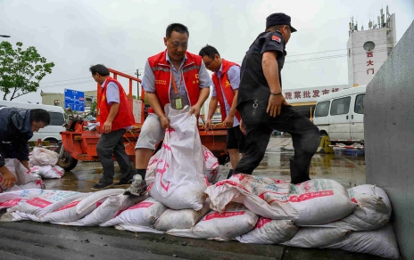 抗臺防汛  力保供應(yīng) ，“煙花”不散  警報不除