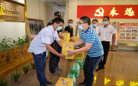 嘉興市財(cái)貿(mào)工會主席陳云建到嘉昕農(nóng)產(chǎn)品公司慰問基層員工